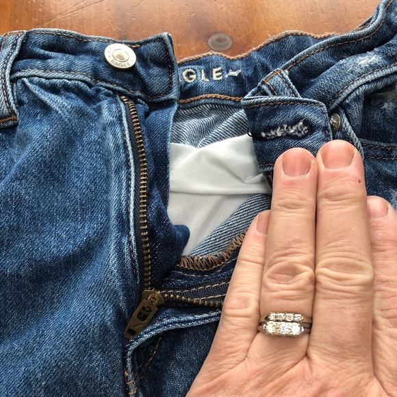 American Eagle size 2 Jean shorts- fun shorts to wear for those long summer days - Picture 4 of 9